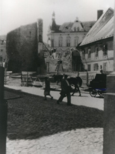 Původní budova je zbořena, zůstavá pouze půlkruhová bašta (kolem roku 1938)