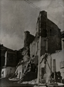 Původní budova je zbořena, zůstavá pouze půlkruhová bašta (kolem roku 1938)