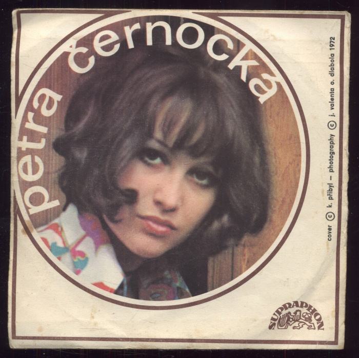 Petra Černocká - Píseň na pět řádků / Měsíc ví, co nevím já (SP)