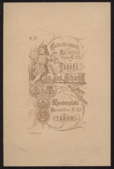 Portrét ženy a muže (Vstupní portál Klášterního kostela Narození Panny Marie na Náměstí Mikuláše z Husi v Táboře)