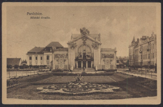 Pardubice. Městské divadlo.