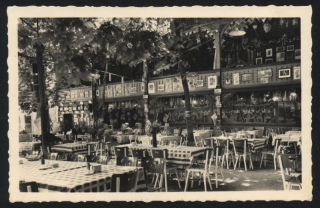 Uherské Hradiště. Zahradní restaurace hotelu Koruna.