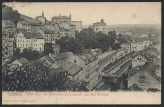 Karlovy Vary. Karlsbad. Blick nach der Mühlbrunnen Kolonnade und dem Kurhaus.