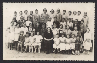 Stará Ďala. Třídní fotografie. Štátna ľudová škola, 4. trieda