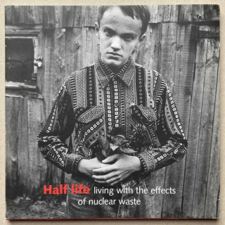 Knoth, Robert; Jong, Antoinette de; - Half life. Living with the effects of nuclear waste
