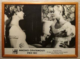 Filmová fotografie (fotoska) rámováno - Mnoho opatrnosti pro nic / Prudence and the Pill