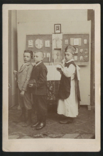 Portrét chlapce - ministranta