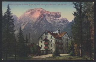 Hotel Pragser Wildsee mit Seekofel. Dolomiten. Tirol