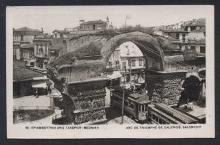 Řecko. Tramvaj. Arc de Triomphe de Galerius Salonique