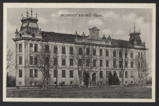 Mezimostí nad Nežárkou. Škola.
