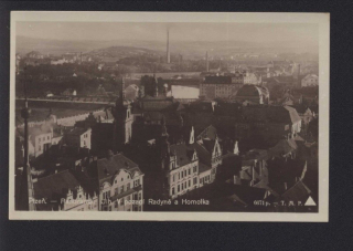 Plzeň. V pozadí Radyně a Homolka.