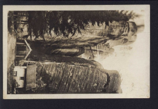 Aderspacher Felsen. Eingang in die Felsen.