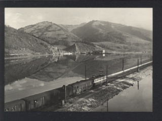 Krpelianské jezero. Vlak.