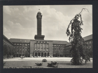 Ostrava. Náměstí Říjnové revoluce.