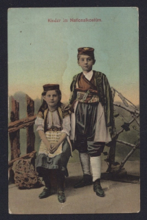 Kinder in Nationalkostümen. Portrait.