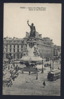 Paris. Statue of the Republic. Autobus.