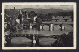 Praha. Celkový pohled na mosty