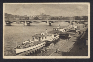 Praha. Přístav u Palackého mostu. Most