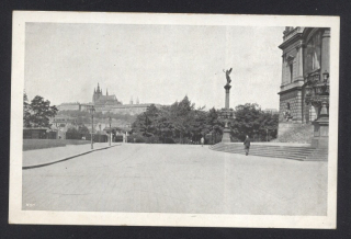 Praha. Panorama Hradčan od Rudolfina