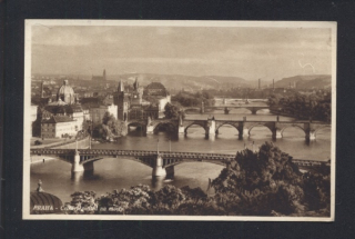 Praha. Celkový pohled na mosty