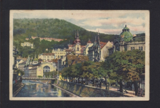 Karlovy Vary. Pohled na Vřídelní kolonádu a kathol. kostel
