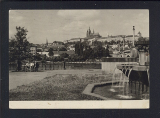 Praha. Hradčany od Mánesova mostu