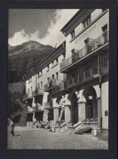 Vysoké Tatry. Hrebienok. Zotavovňa ROH. V pozadí Slavkovský štít