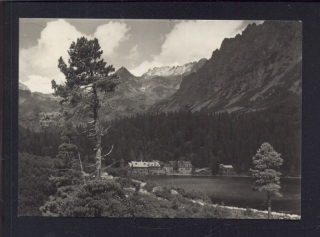 Tatranský národný park. Popradské pleso. V pozadí Volovec Mengusovský
