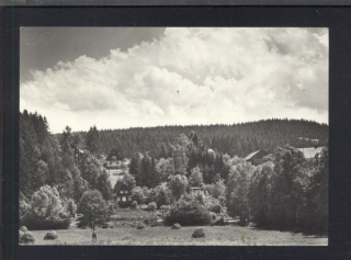 Moravice. Mokřinky. Oderské vrchy. Pohled do údolí řeky Moravice na rekreační středisko ROH. Holubice