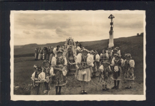 Chodský svéráz. Chodské procesí. Drůžičky s pannou Marií