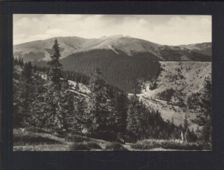 Nízké Tatry. Chata na Čertovici, v pozadí Ďumbier