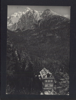 Vysoké Tatry. Bilíkova chata pod Hrebienkom. V pozadí Lomnický štít