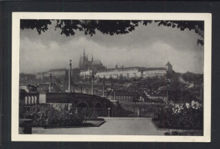Praha. Hradčany od Mánesova mostu