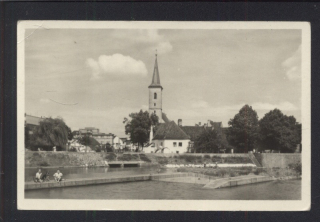 Strakonice. Otava s kostelem