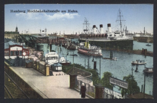 Hamburg. Hochbahnhaltestelle am Hafen