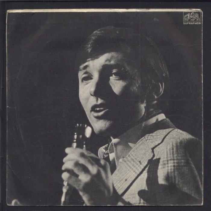 Karel Gott - Má první láska se dnes vdává / Dívka jako porcelán (SP)