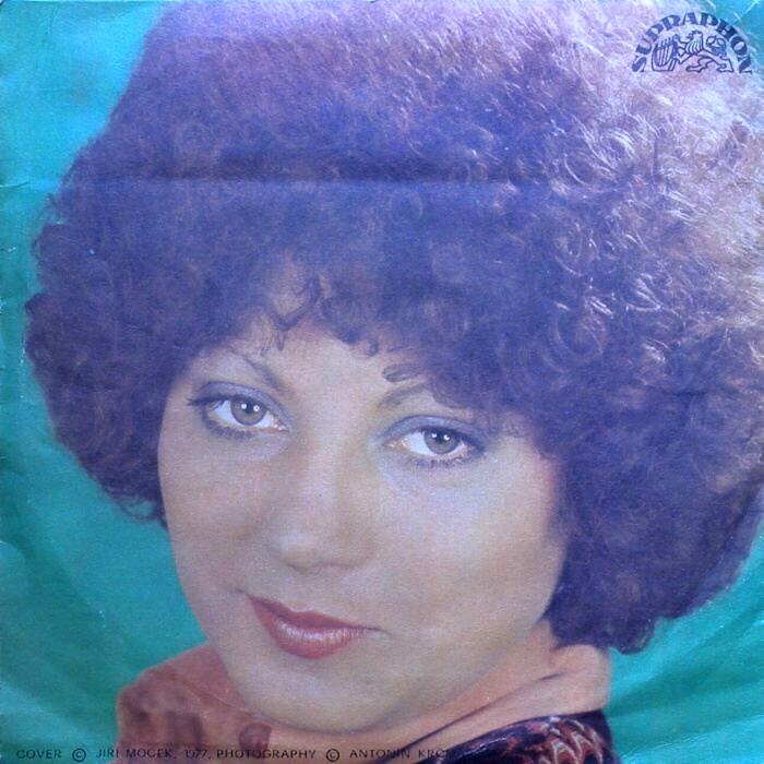 Věra Špinarová - Slunečné pobřeží / Den usíná mnohem dřív než já