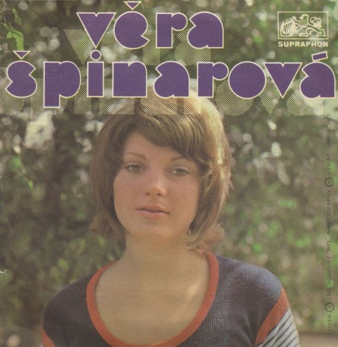 Věra Špinarová - Grandhotel U tří strun / Hej lásko, počkej