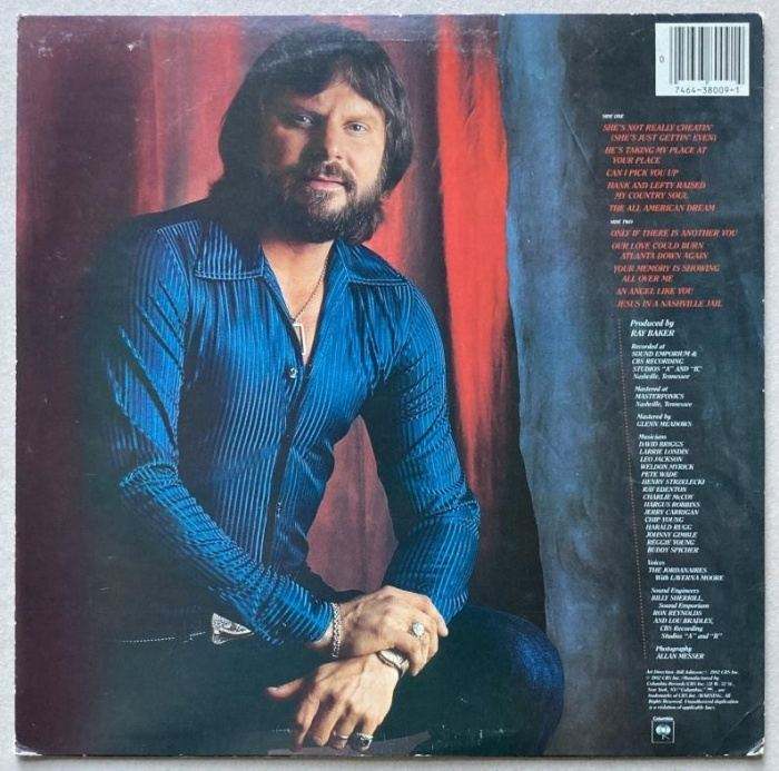 Moe Bandy - She's Not Really Cheatin' (She's Just Gettin' Even) (LP)