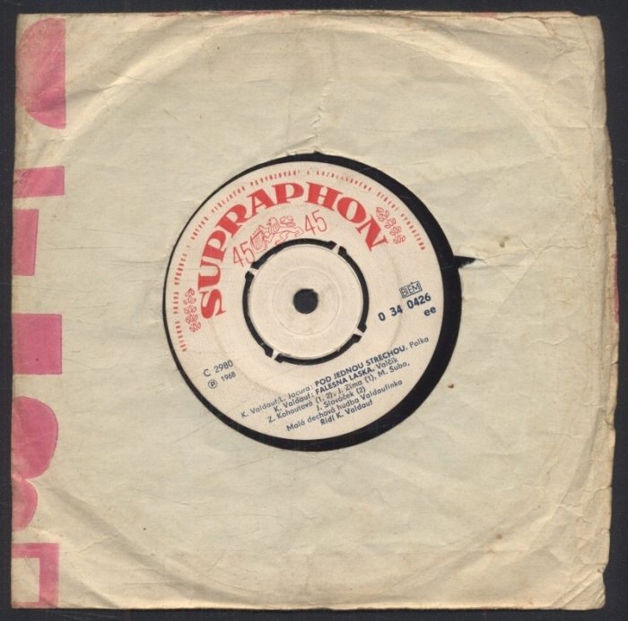 Malá dechová hudba Valdaufinka: Miroslav Šuba, Zorka Kohoutová, Josef Zíma - Zamilovaný měsíc; Až budou valčík hrát / Pod jednou střechou; Falešná láska (SP)